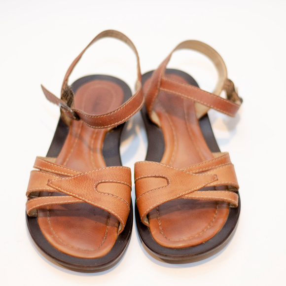 L.L. Bean Shoes - L.L bean Brown slingback strappy buckle sandals